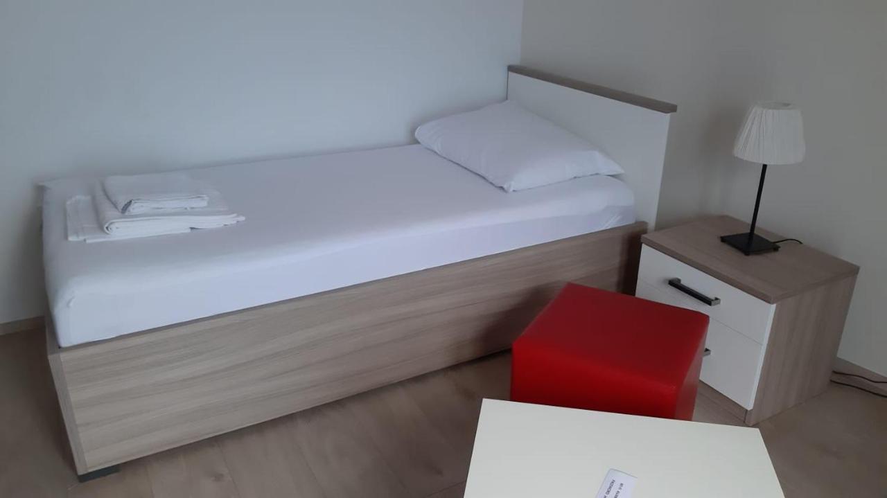Apartmani Lara 格拉达茨 外观 照片